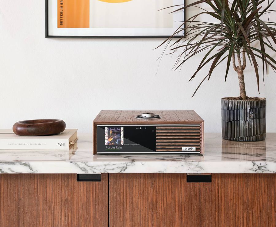 Mise en situation ampli connecté Ruark Audio R610 en finition noyer