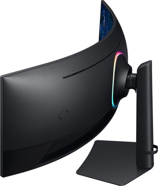 L'écran gaming Samsung G9 - G95C 49" offre une courbure pour un champ de vision naturel. La courbure du moniteur gamer Samsung G9 - G95C 49" offre un angle de vision naturel.