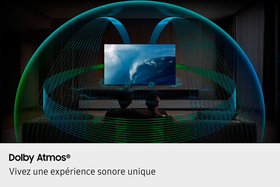  Téléviseur Mini LED 4K Samsung TQ65QN80F diffusant un film avec un rendu audio immersif grâce à la technologie Dolby Atmos.