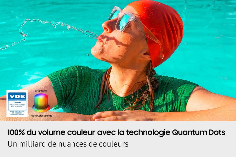 Le Samsung TQ50Q7F4 assure une image fluide et des couleurs précises grâce à sa dalle QLED 50 Hz et au Quantum HDR, avec un mode Filmmaker pour un rendu fidèle.