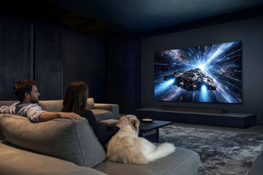 T&eacute;l&eacute;viseur OLED 4K Samsung TQ55S95H de 55 pouces avec traitement anti-reflet, gaming 165 Hz et bo&icirc;tier One Connect.