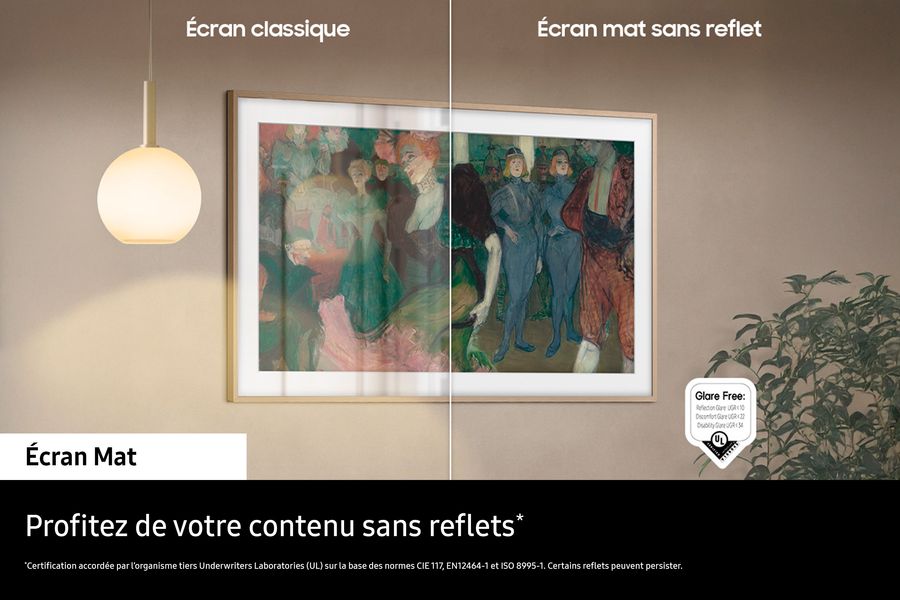 Téléviseur Samsung The Frame Pro TQ85LS03FW comparant un écran classique et un écran mat sans reflet dans un intérieur.