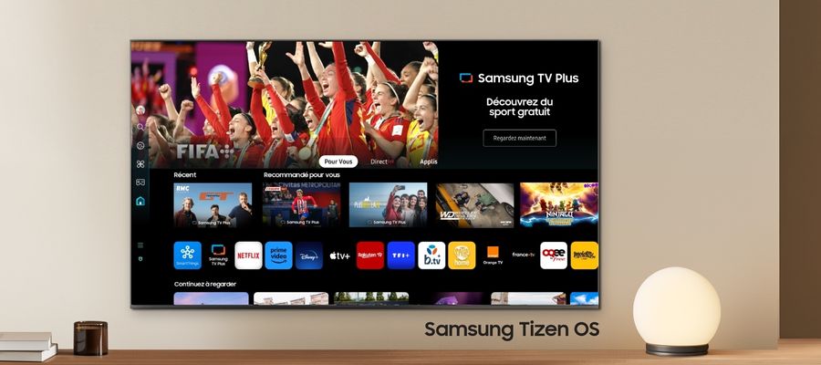 Le grand TV Samsung TQ55S85D intègre le système d'exploitation Tizen, donnant à accès à tous les services de streaming.