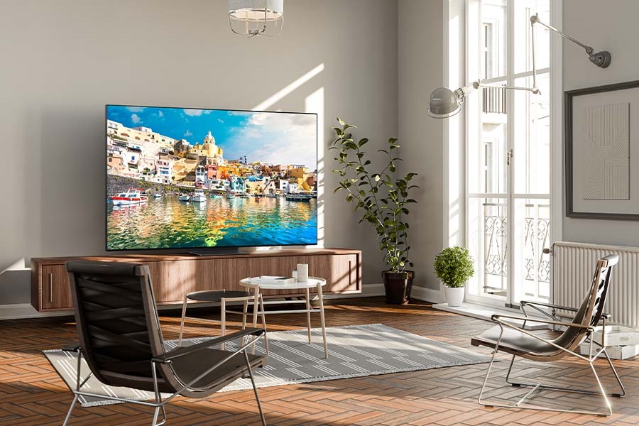 TV UHD 8K affichant une image ultra détaillée et précise dans un salon