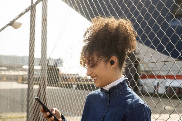 Écouteurs intra-auriculaires Sennheiser CX Plus True Wireless : mise en situation extérieure