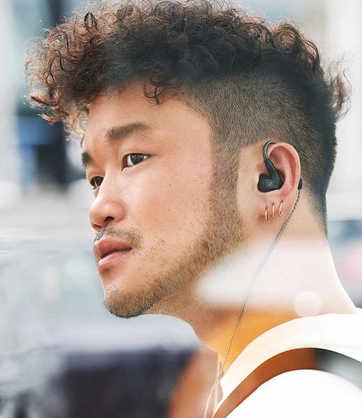 Écouteurs Sennheiser IE 200 : mise en situation sur homme