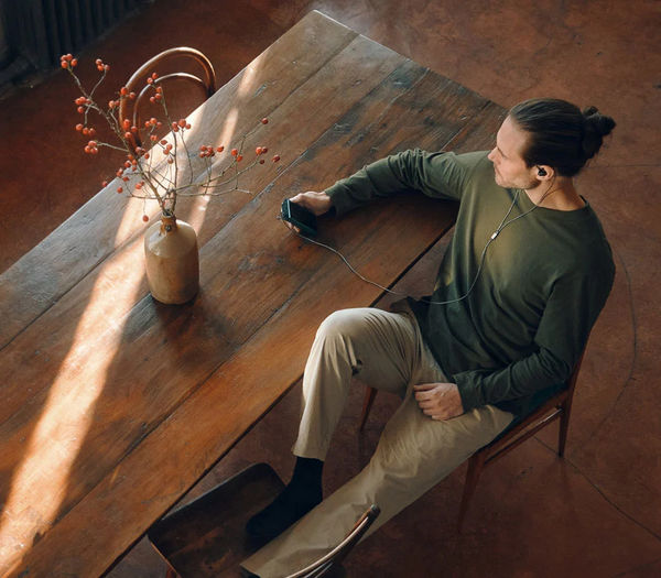 &Eacute;couteurs intra-auriculaires Sennheiser IE 300 : mise en situation