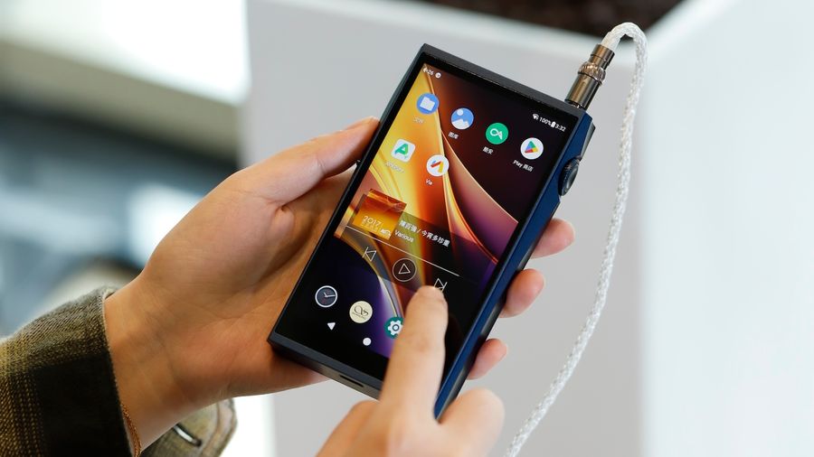 Écran Full HD IPS de 5 pouces du baladeur Shanling M7T, signé Sharp, avec affichage net et fluide.