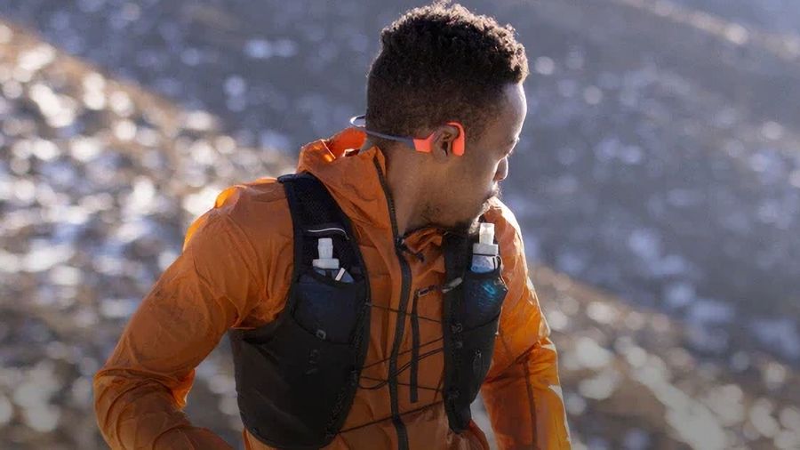 Écouteurs Shokz OpenSwim Pro avec lecteur MP3 32 Go pour une écoute sans réseau en piscine ou en pleine nature.