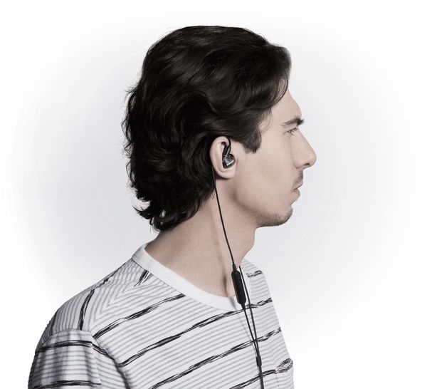 Shure Aonic 4 lifestyle