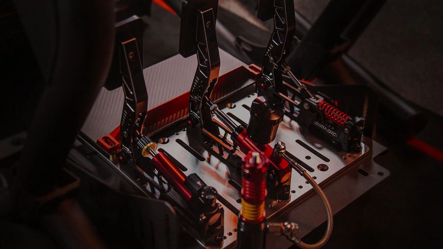 P&eacute;dalier Simagic P2000 en aluminium CNC robuste et &eacute;volutif