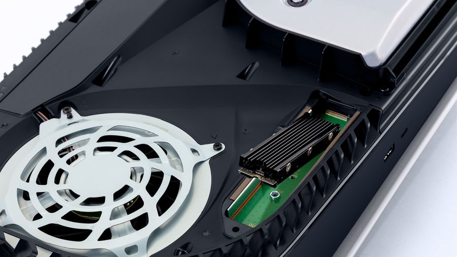 Ajouter un stockage SSD M2 n'a jamais &eacute;t&eacute; aussi simple sur la console de jeux PS5 Slim &Eacute;dition Digitale.