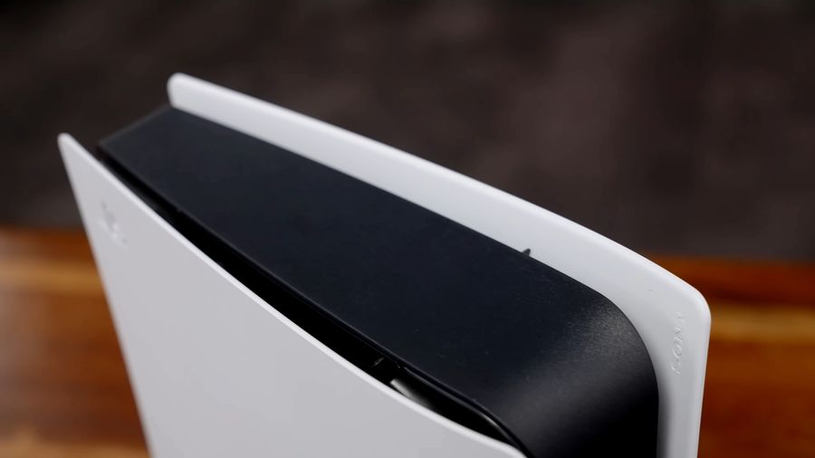 Console PS5 Slim &Eacute;dition Standard (ch&acirc;ssis E) avec finition mate et conception interne optimis&eacute;e.