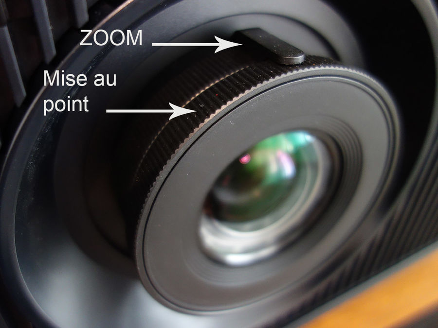 Sony VPL-XW5000ES : zoom 1,6x
