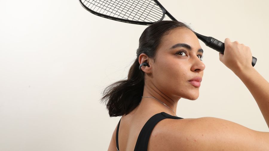 Écouteurs ouverts Soundcore AeroClip avec structure souple et maintien optimisé pour le sport.