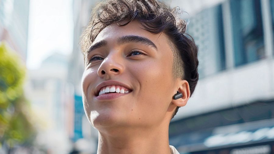 Écouteurs Soundcore P30i avec ANC jusqu’à 42 dB et mode Transparence pour une écoute adaptable.