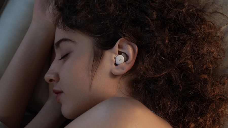 Écouteurs Soundcore Sleep A20 avec design plat et isolation sonore naturelle pour dormir confortablement.