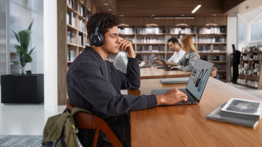 Casque Soundcore Space One avec ANC adaptatif et mode transparence pour un contrôle total de l’environnement sonore.