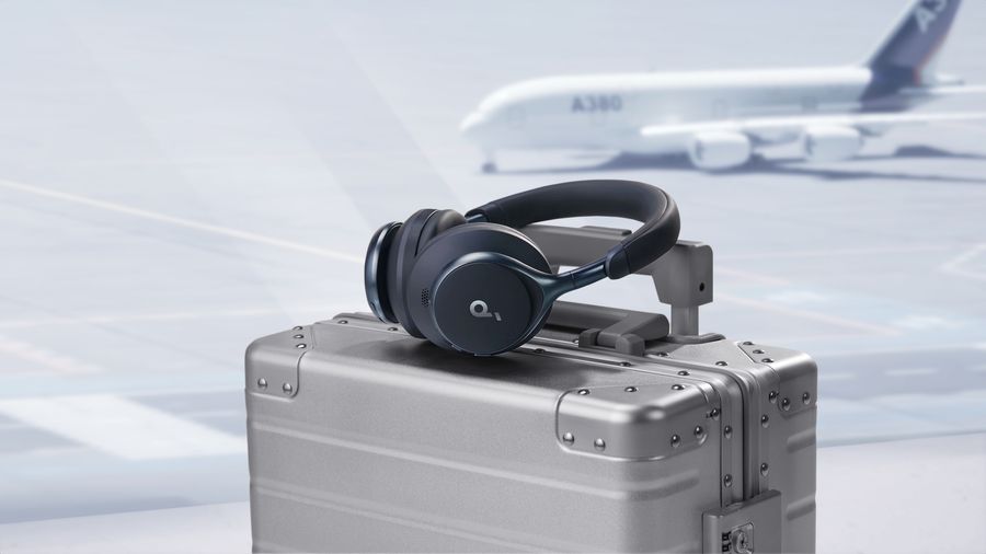 Casque Bluetooth Soundcore Space One avec connectivité 5.3 et port mini-jack pour une écoute flexible.