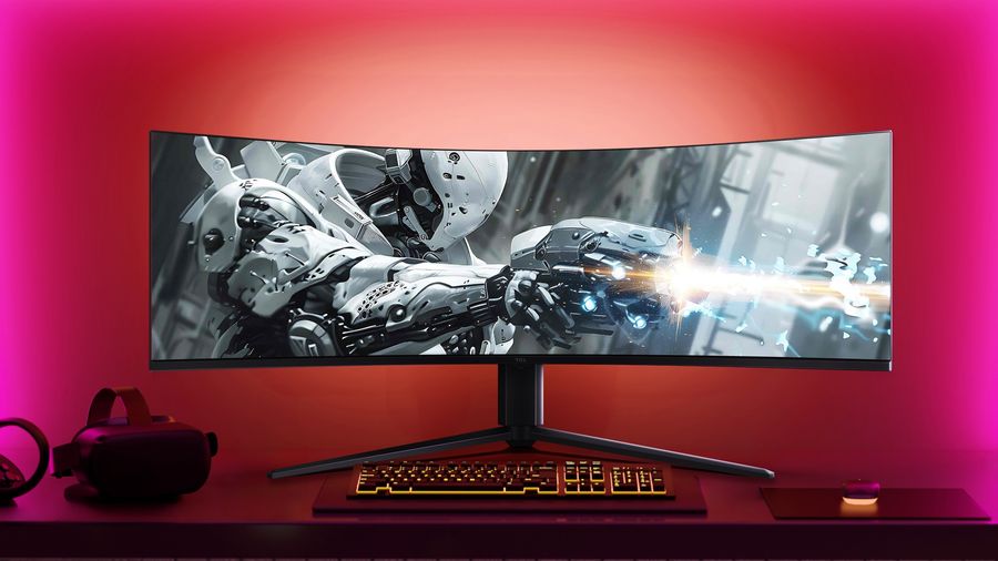 Avec sa diagonale de 57 pouces au format 32:9 et sa résolution 7680 x 2160, le TCL 57R94 offre un affichage étendu. Sa technologie Fast-HVA QD-Mini LED et sa fréquence de 120 Hz assurent confort et réactivité. Le TCL 57R94 propose un affichage panoramique de 57 pouces en 32:9 avec une résolution Dual UHD, idéal pour une immersion totale. Sa dalle Fast-HVA QD-Mini LED et son taux de 120 Hz garantissent une grande fluidité visuelle.