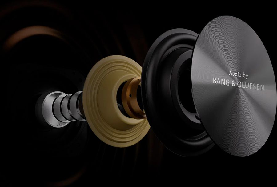  Système audio Bang & Olufsen intégré au téléviseur Mini LED 4K TCL 75C9K, affiché en vue éclatée.