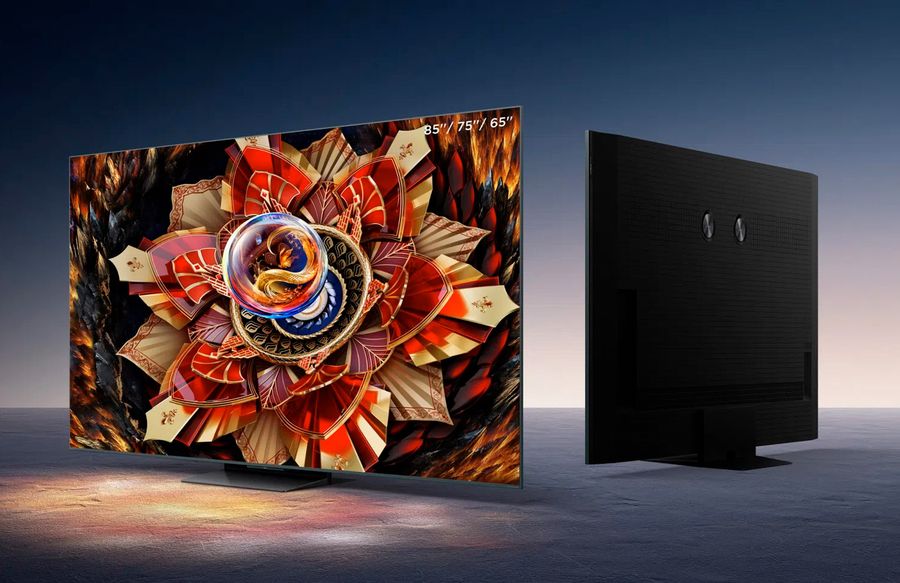  Téléviseur Mini LED 4K TCL 75C9K affiché de face et de dos, avec une image haute en couleur à l’écran.