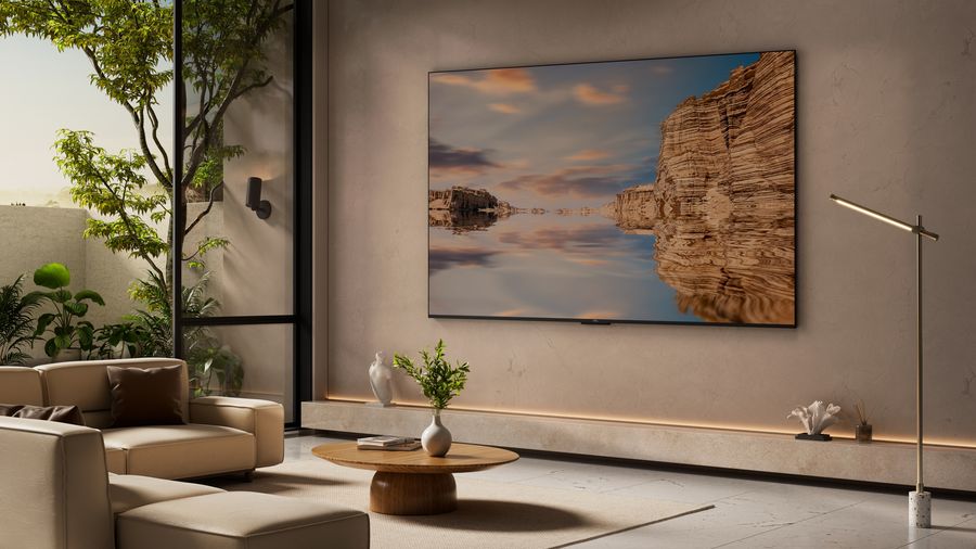  TCL 75Q9B : mise en situation du t&eacute;l&eacute;viseur dans un salon