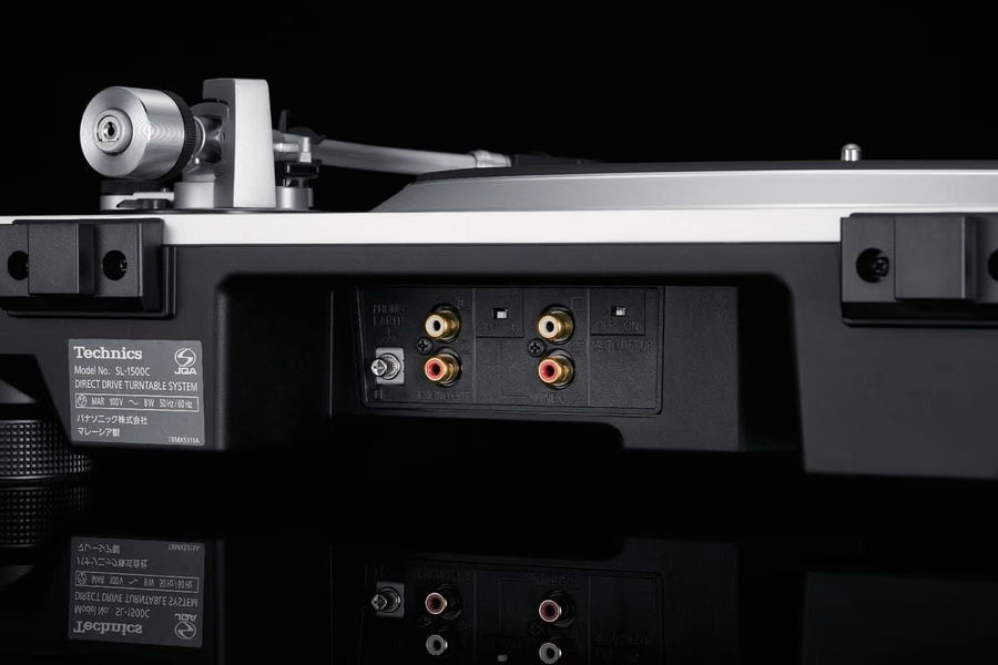 Vue arrière Technics SL-1500C Vue arrière Technics SL-1500C