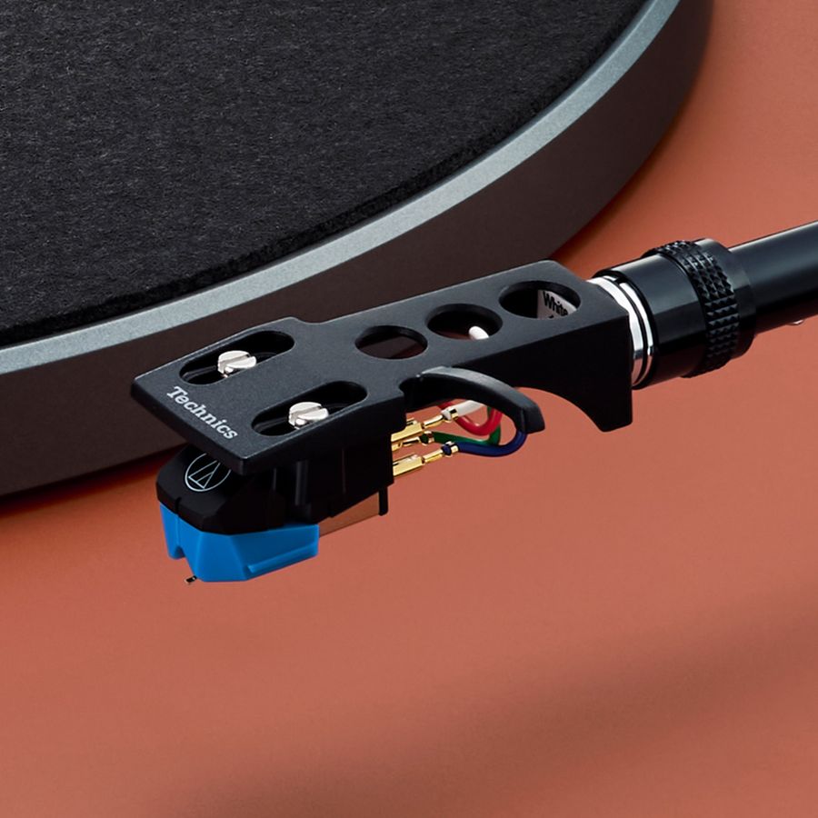 Cellule Audio-Technica AT-VM95C montée sur la platine Technics SL-40CBT Cellule Audio-Technica
