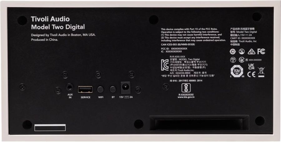 Vue arrière avec la connectique et l'entrée auxiliaire