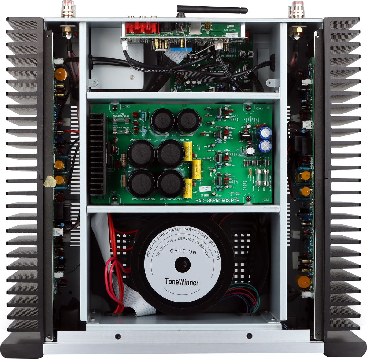 Vue intérieure de l'ampli Tonewinner AD-86D