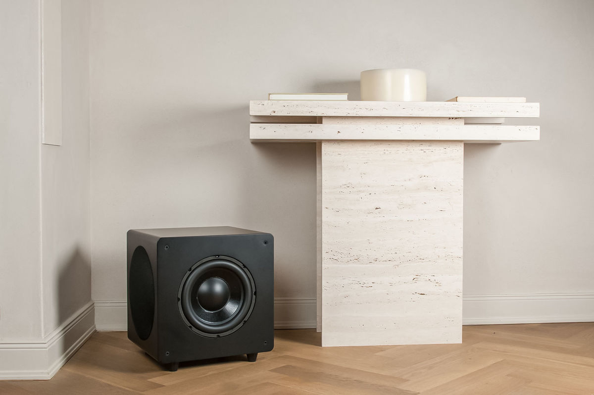 Le haut-parleur de 25 cm du caisson Velodyne Deep Wave 10 assure une reproduction énergique et dynamique des basses fréquences.
