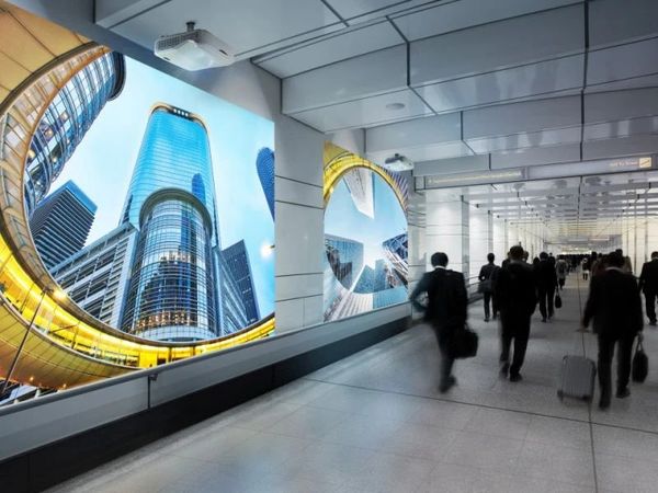  Viewsonic LS832WU : utilisation dans une zone commerciale