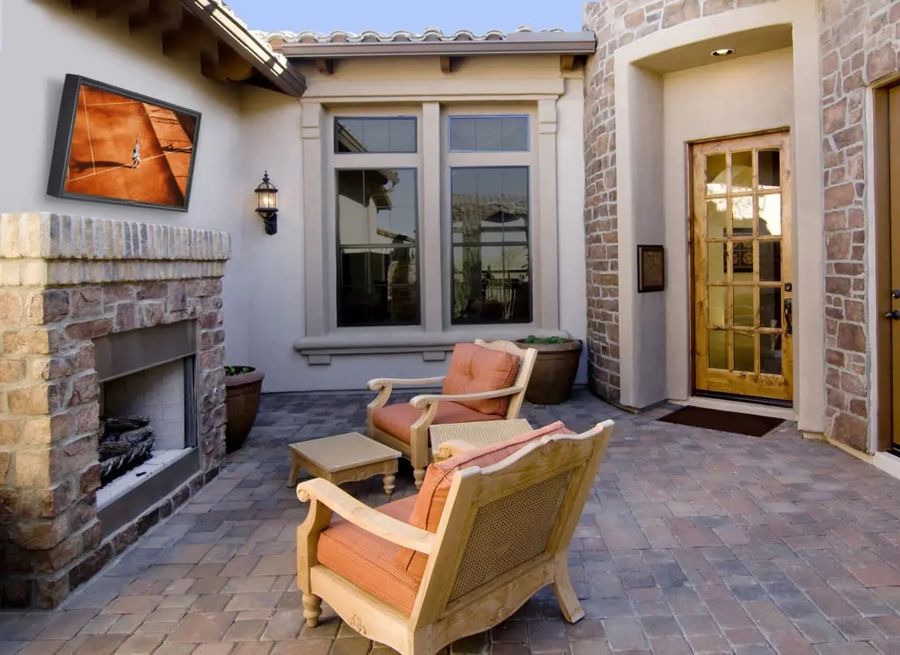 Pour prot&eacute;ger le t&eacute;l&eacute;viseur de la chaleur, le caisson Weemove Leader Direct Sun 43&rdquo; est &eacute;quip&eacute; d'une ventilation.