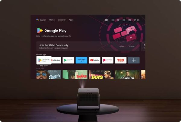 Vidéoprojecteur Xgimi Horizon S Pro affichant l'interface Android TV 11.0 avec accès à Google Play et applications.