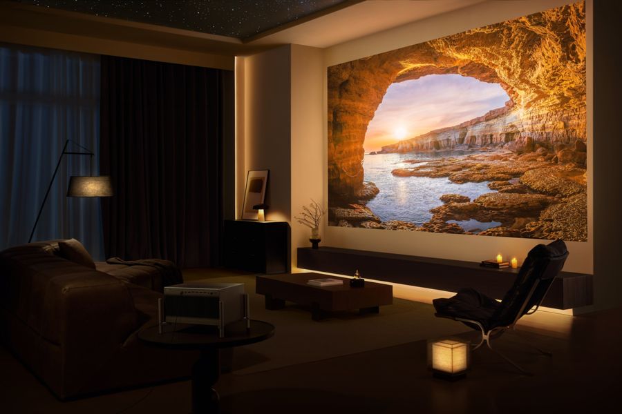 Vid&eacute;oprojecteur Xgimi Titan Noir Ultra Max affichant une image d&eacute;taill&eacute;e aux couleurs &eacute;tendues gr&acirc;ce au triple laser RVB.
