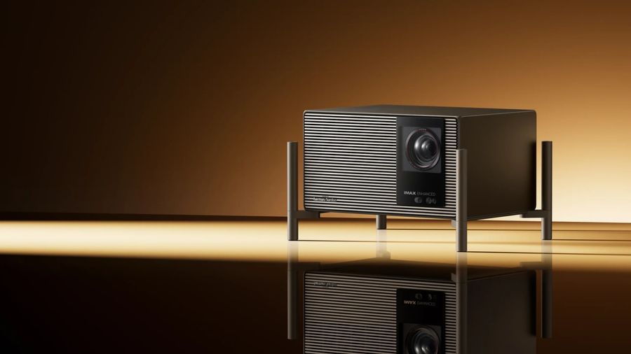 Vid&eacute;oprojecteur 4K Xgimi TITAN Noir Pro &agrave; triple laser RGB, con&ccedil;u pour le home cin&eacute;ma grand format et le gaming.