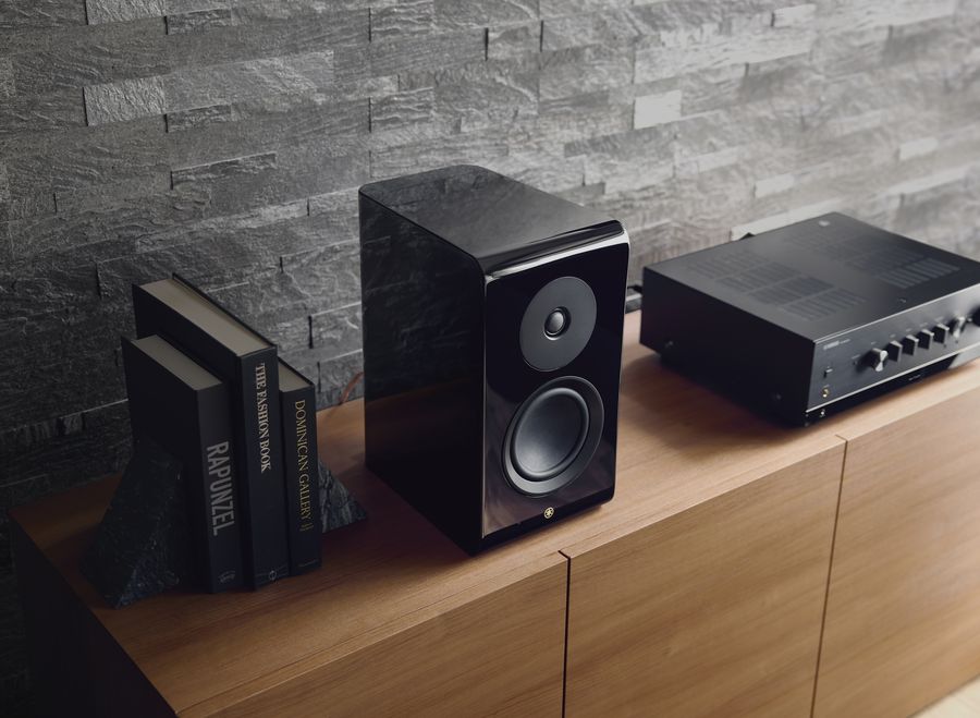 Les enceintes bibliothèque Yamaha NS-600A offrent 70 watts de puissance.