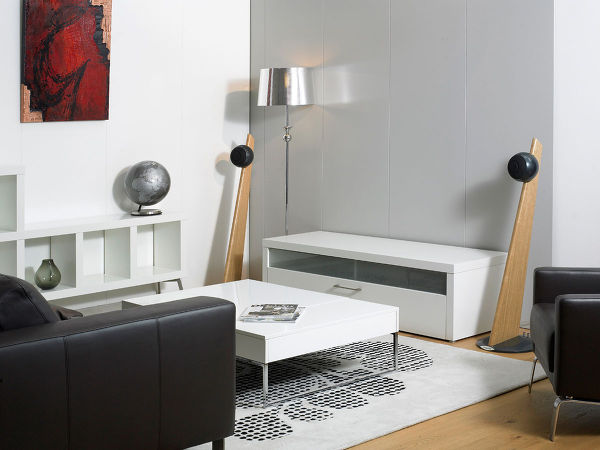 Cabasse iO2 sur pieds chêne Cabasse iO2 sur pieds chêne