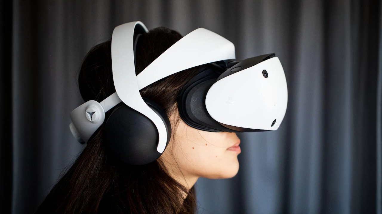 Syst&egrave;me de fixation rigide du PSVR2 pour un port stable et confortable.