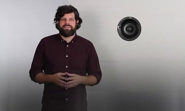 Comment installer une enceinte encastrable Klipsch avec le système Sky Hook ?