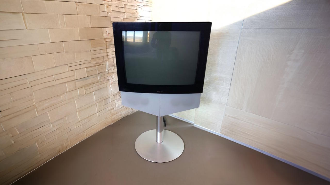 &Eacute;cran CRT avec affichage fluide sans pixels fixes, appr&eacute;ci&eacute; pour le r&eacute;tro gaming et l&rsquo;eSport classique.