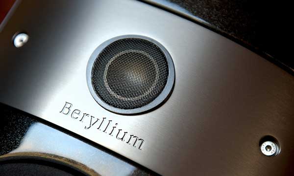 Gros plan sur le tweeter béryllium de Focal.