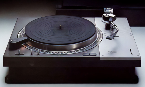                                                                     Reportage :
                                                                Le mythe Technics SL-1200
                            
