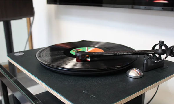                                                                     Test :
                                                                Elipson Chroma x Bleu de Chauffe
                            