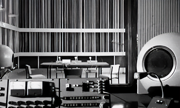 Premi&egrave;re enceinte sph&eacute;rique