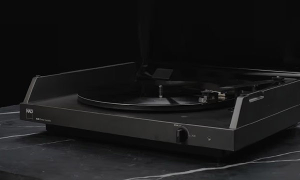 La platine NAD 5120
