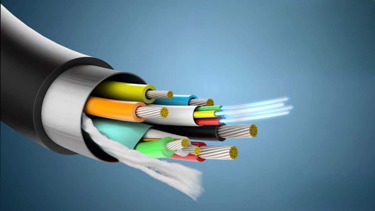 C&acirc;ble HDMI optique longue distance pour relier une console ou un PC gamer &agrave; un &eacute;cran ou vid&eacute;oprojecteur &eacute;loign&eacute;.