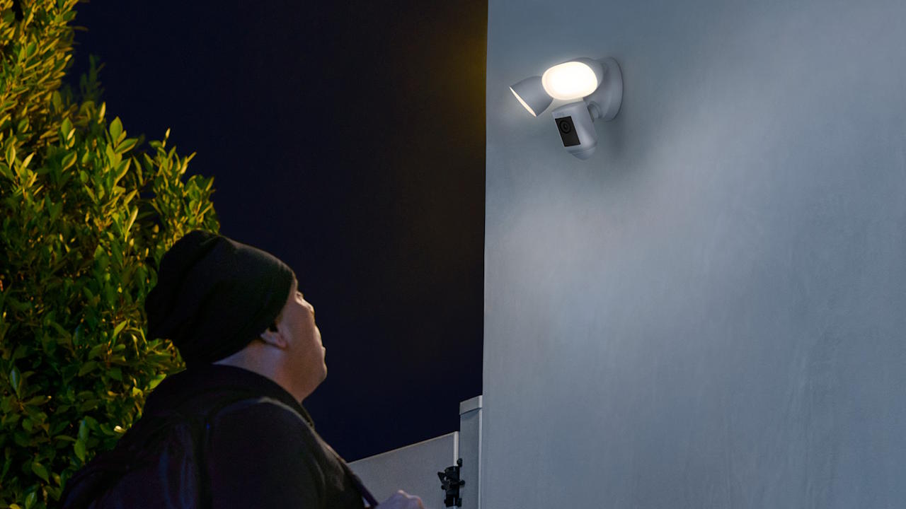 La caméra de surveillance Ring Floodlight Cam est équipé d'un projecteur LED.