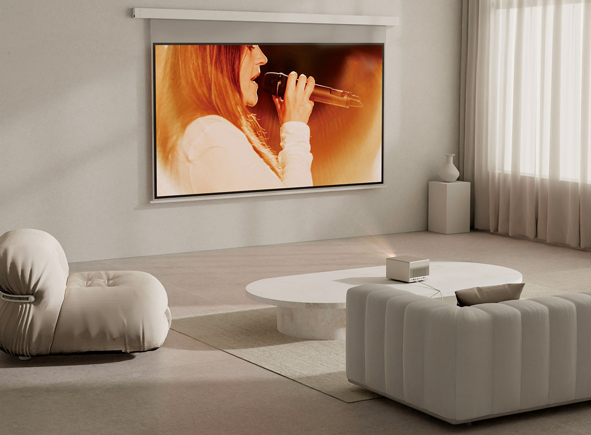 Visuel illustrant la projection dans une pièce lumineuse en journée